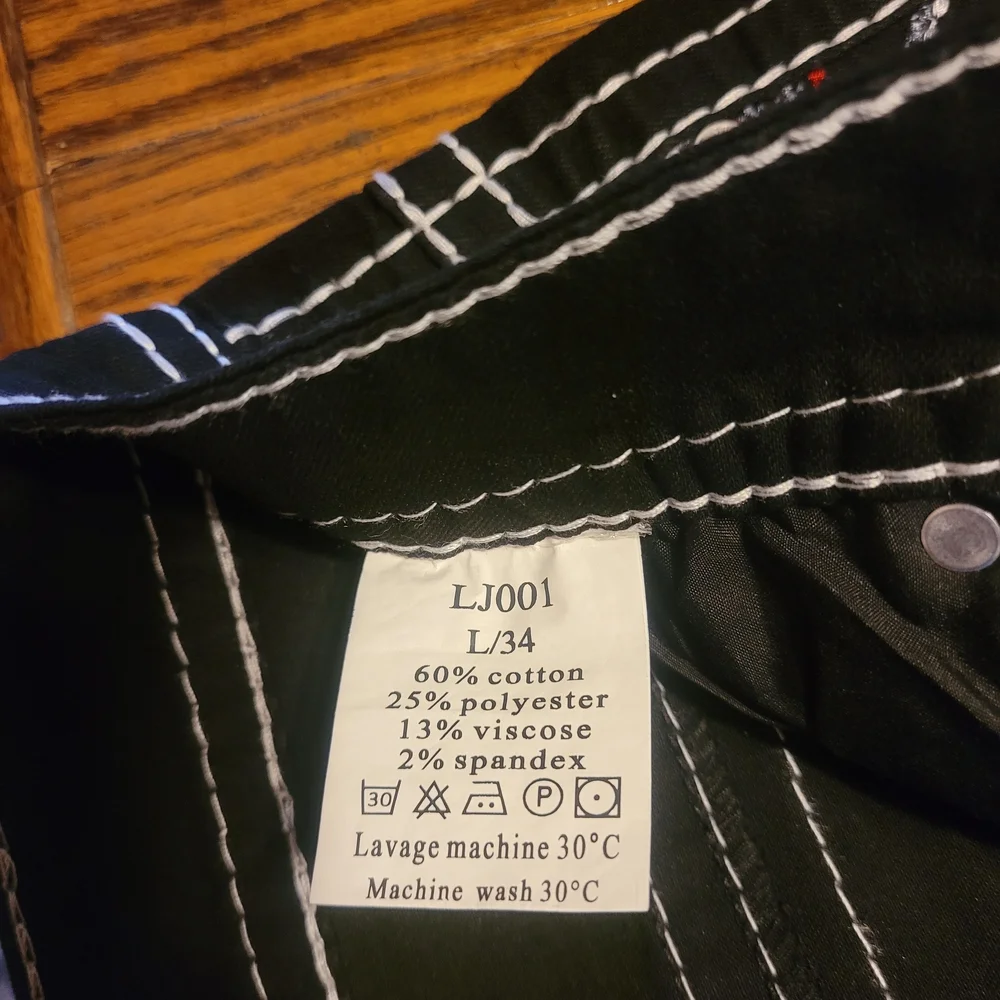 Elegant Black Jeans with Red Embroidery - Picture 4 of 6